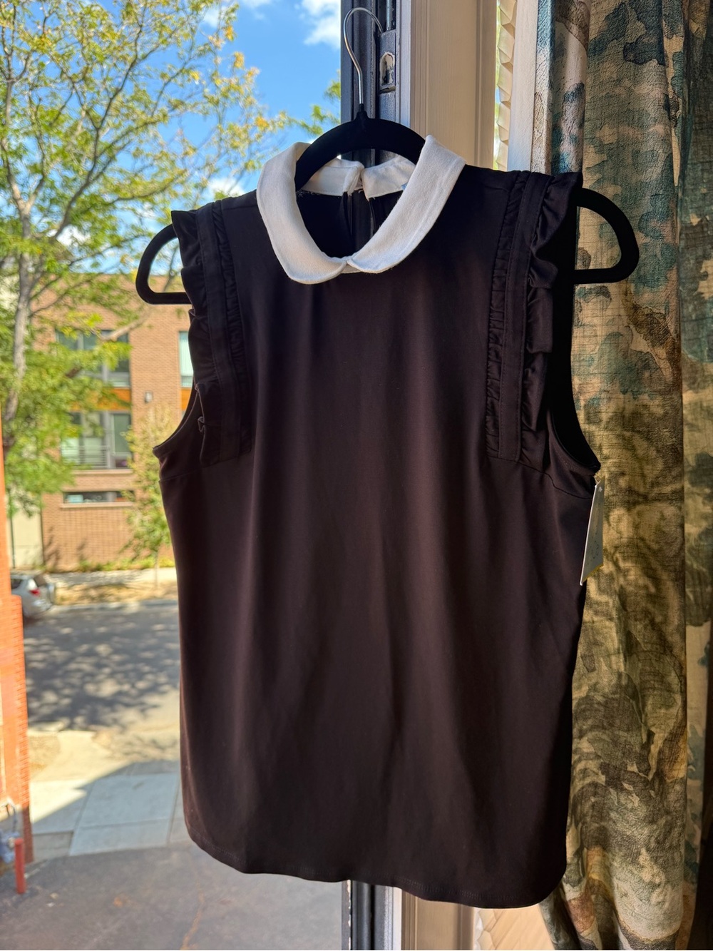 CeCe Black Sleeveless Blouse with White Peter Pan Collar - Small